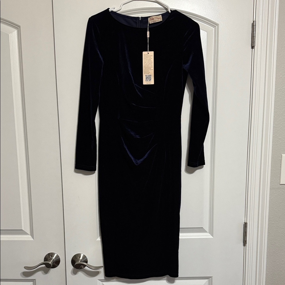 Elegant Long Sleeve Velvet Dress in Rich Navy